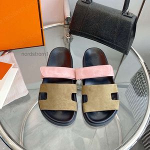 Najwyższej jakości skórzane klasyczne letnie słynne marka muły płaskie sandały slajdy luksusowe designerskie kapcie mężczyźni kobiety swobodne płaskie buty rozmiar 35-46