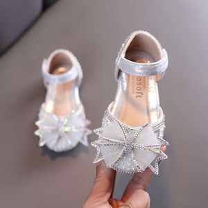 Barn Bow Flats Children's Princess för Sandals 2023 New Spring Summer Bekväma Little Girl Shoes E645 L2405 L2405