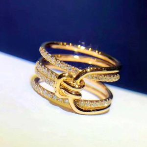 ウェディングリングHuitan Creative Knot Design Womens Finger Ring Gold温度アクセサリー付きCZパーティーステートメントジュエリーQ240514