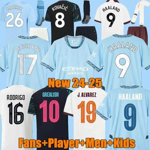 قمصان كرة القدم Haaland 24 25 De Bruyne Phillips Mans Cities Grealish Ferran Mahrez Foden Bernardo Joao Cancelo Z Rodrigo Football Shirt Men Kids kit مجموعات الزي الرسمي