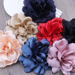 Broches de nicho francês Satin Camellia Flor Broche 12cm Multi-camadas corsage floral feminino CLIPS DE CABE