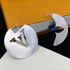 Designer smycken Classic Four-Leaf Clover Letter örhängen är en födelsedagsfest för kvinnor