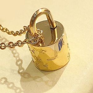 Blumenbrief Lock Anhänger Designer Halskette Marke Brief Schmuck 18K Gold plattiert Edelstahl Halsketten Kette Vogue Frauen Hochzeitsfeier Geburtstagsgeschenk