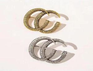 Vintage Designer Brand Double Letter Brooches Simple Men Women High Quality Old Gold Silver Metal Brooch Sweater Suit Brought Pin 4536308