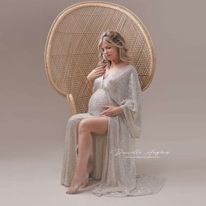 Foto de fotografia boêmia fotografia de maternidade V Dress de gravidez sexy de fenda lateral de lantejoulas de lantejoulas