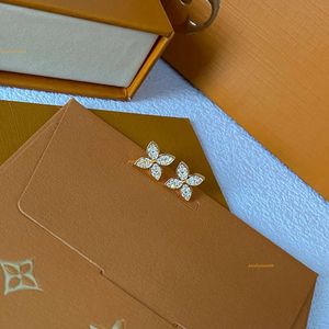 Brincos de designer de vendas para mulheres cartas arco 18k Gold Mulheres Earstudes de Luxo Mini Brincos Jóias de Brincos