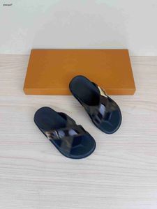 Top designer Slides Fashion Kids Sandals Sandals Metal Logo Decorazione Slifori per bambini Dimensioni 26-35 Summer Scarpe per bambini di alta qualità Packaging giugno25 giugno25