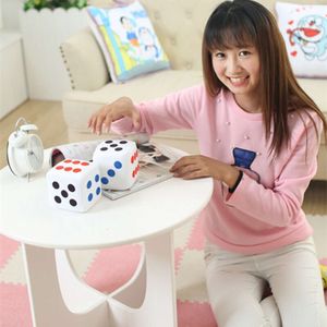 ふわふわのサイコロの抱擁枕ぬいぐるみぬいぐるみのおもちゃのゲームの小道具のインテリア飾りホームデコレーションパーティー用品