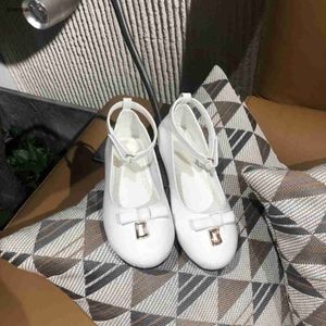 Top designer Girl flat shoes Metal logo decoration Baby Casual Shoe patent leather kids Sneakers Box Packaging Children's Size 26-35