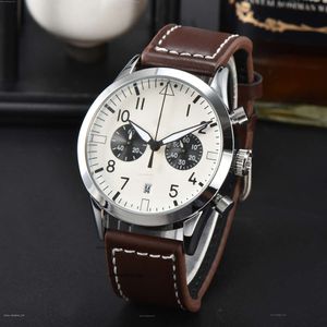 Iwcity męscy Lucury Menwatch Watch Big Pilot Watches Wysokiej jakości auto kwarc Uhren super Luminous Data Straint Strap z oryginalnym pudełkiem Najwyższa wersja 7fcd