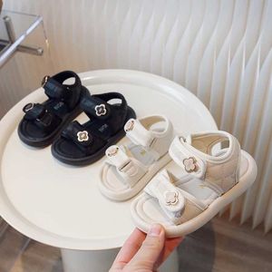Sandals 2024 Children Summer Sandals Chic Girls Casual Sandals Solid Black Kids Fashion Princess Japanese Style Classic Flowers Buckle Y240515