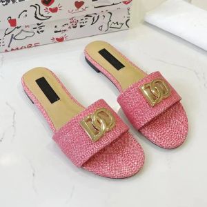 Designer Slippers de verão Sandálias femininas designers confortáveis ​​e lindas sapatos planos ao ar livre praia doce chinelos doces