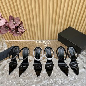 Sandals de designer Sapatos de vestido saltos altos sapatos femininos abertos chinelos de festa saltos de casamento de festa elegante sandália preta de strass com caixa original