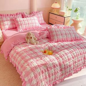 Sängkläder sätter koreanska prinsessan rosa seersucker kawaii täcke täcker fasta färgbotten för flickor vuxna tvättade bomullssängar
