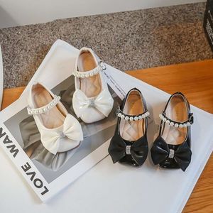 봄 소녀의 공주 신발 구슬 구슬 Diamante Kids Ballet Flats Patent Leather Party 스타일리시 한 달콤한 어린이 신발 21-30 L2405 L2405