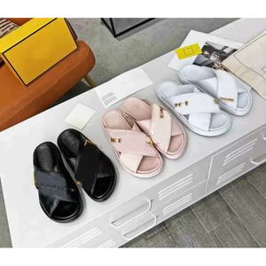 Mules Designer Women Slides Graphy Slippers Summer Leather Sandals Rubber Solesゴールドメタルアウトドアビーチフロップwith Box F610