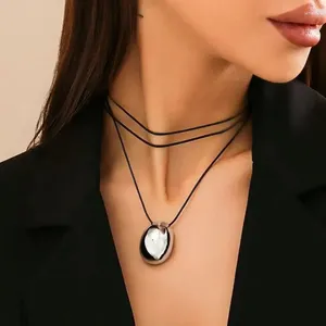 Anhänger Halsketten trendige einfache Geometrie Ovale Halskette für Frauen Elegente Lederwachslinie Multilayer -Seilkette Y2K Schmuckzubehör