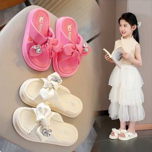 Sandals Girls Korean Style Trendy Slippers 2024 Summer New Fashion Soft Soled Anti-slip Slippers Cute Bow Princess Sandals Girls Shoes Y240515