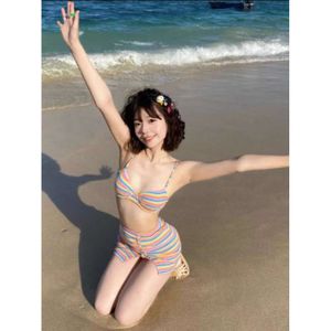Nya randiga bikinier Två stycken skjuter upp baddräkt Kvinnor Badkläder Beach Wear Bathing Suits Korean Bikini Set Pool Bather 2024
