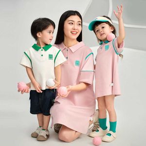 Tシャツamila2024夏の新しい女の子の親子Tシャツドレスポロカラーカラーコントラストスタイルチャイルド衣料品L2405