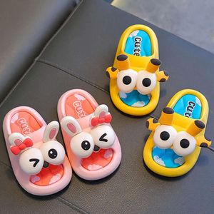 Sommarbarns tofflor för pojkar flickor söt tecknad baby icke-halk mjuk botten inomhus badförälder barn sandaler l2405