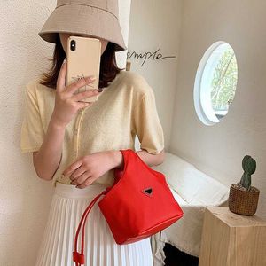 Kendou P Família Mesmo Hobo Satchel Satchel INS Cesta de vegetais Saco de balde de moda feminina