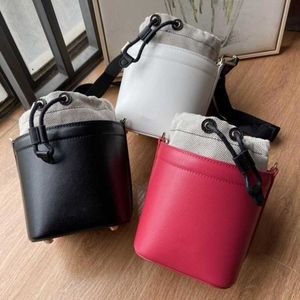 F Crossbody Womens hula äkta kohud liten fashionabla hink läderväska inner axel bred svindel mini dragsko hinkväskor milos lyx kvinnor handväska