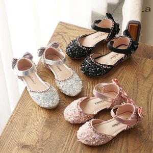 New Kids Leather Wedding Children Princess paljetter Bow Girls Casual Dance Shoes Flat Sandals L2405 L2405