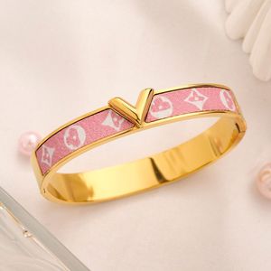 Pulseira de couro de aço inoxidável de aço dourado feminino designer de luxo letra rosa letra banglles de pulseira de pulseira pingente de pulseira