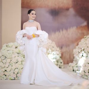 Romantyczne bez ramiączki Szynie 3D Floral Wedding Suknie dla panny młodej Biała Suknia ślubna Kobieta z Przylądkiem