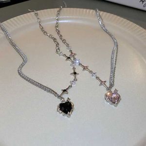 Pendant Necklaces Kpop Black Heart shaped Pendant Necklace Punk Sparkling Water Diamond Star Asymmetric Chain Necklace Womens Necklace Y2K Jewelry J240513