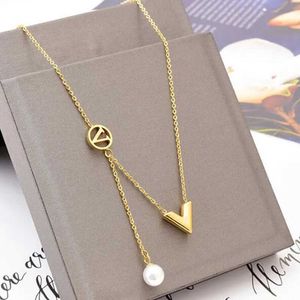 Pendant Necklaces 2024 Trend Stainless Steel V-shaped Letter Tassel Pearl Necklace Womens Gold Plated New Party Jewelry Gifts J240513