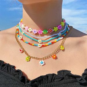 Pendant Necklaces Fashionable Bohemian colored bead chain necklace suitable for women girls cute floral accessories necklaces jewelry gifts J240516