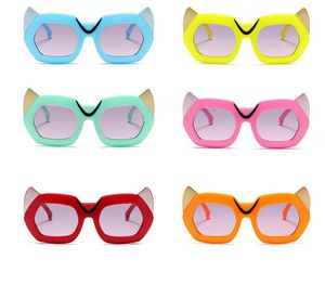 Novos Kids Baby Glasses Sunputy Meninos meninos meninas da moda Trendy Sunglasses Cartoon Proteção UV Óculos de sol da praia