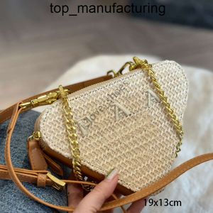 Ny designer Totes kvinnor axelväskor bästsäljande handväska läder halm flätad artikel triangel crossbody unga flickväskor gåvor