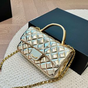 Crachás de metal 24p Manusejar feminino Designer Bolsa de ombro de luxo Caminho de casca de casca clássica FLAP GOLD Hardware Matelasse Chain Mini Carteira Cruzada Bolsa Bolsa 20x12cm