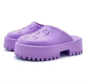 Tasarımcılar Lüks Terlik Marka Kadın Bayanlar Hollow Platform Sandalet Şeffaf Malzemelerden Yapıldı Moda Seksi Seksi Güzel Güneşli Beach Kadın Ayakkabı Terlikleri 35-42