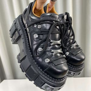 Biker Strike Boots Tasarımcı Yüksek Şövalye Ayakkabı Sonbahar ve Kış Stilleri Aşıklar Botlar Klasikler Retro Erkekler Kadın Moda Önyükleme Kovboy Boot Boyutu 35-45 NO566