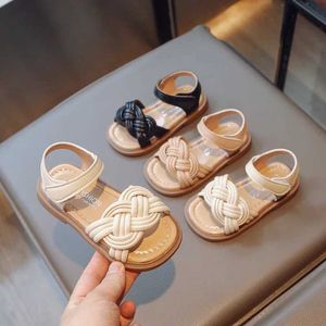 Sandaler Kids Summer Toddler Flats Little Girls Fashion Beach Sandals Princess Dress Party Weave Soft Sole Baby Toddler Shoes Y240515YSXR