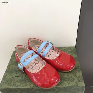 Topp designer flicka platt skor patent läder baby casual sko mode barn sneakers box förpackning barnstorlek 26-35 juli11