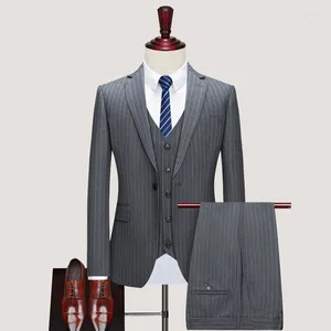 Garnitury męskie Mężczyzna High End Slim Blazers Business Dinner Dress Groom Wedding Suit 3 -Place Fashion British Style Mens Stripe Pants Kamizelka