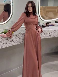 エスニック衣類女性のためのeidサテンパーティードレスフレアslve abaya vestidos largosドレス