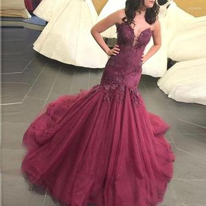 Party Dresses Burgundy Strapless Lace Mermaid Long Evening With Beaded Appliques Sweetheart Sweep Train Tulle Formal Prom Gowns