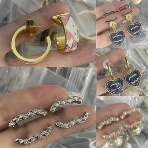 Designer Brass Brand Letter Luxury Earring Crystal Small Studs Ear Stud 18K Gold Plated Copper Earring Fashion Men Womens Födelsedagsfest smycken gåvor