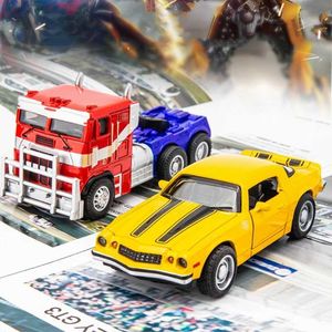 Diecast Model Cars 1 43 Classic Optimus Prime и Bee Моделируемые сплавы металлические автомобильные игрушки Die Die Casting Metal Model