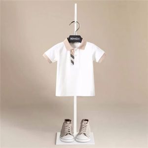 Koszulki polo z krótkim rękawem dla chłopców Summer Botton Stripe Kids Polo Shirts Boys Teenager School Mundlid Boy Ubrania Wiek 1-9 Years 240515