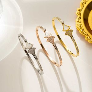 Designers famosos Design lindos pulseiras para mulheres braceletas brilhantes jóias de luxo de luz vermelha com bvlgrily original