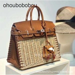 Handgjorda handväskor Luxurys toppläder handväska 2024 kvinnor vävda rotting bärbar axel crossbody väska cy