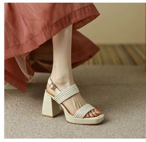 Обувь для обуви 2022 Summer Luxury Sandals Antipl Slip Espadrilles Платформы продажа женского полного подходящего блока высокого каблука набор Beige Button S H240527 1P7V