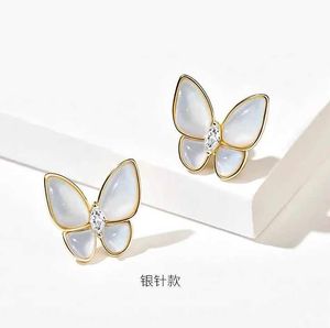 穏やかな気質蝶のイヤリングズヴァンドイヤリングハイエンドホワイトフリチラリアデザイン2024オリジナルロゴボックス付きの新しいシルバーニードル